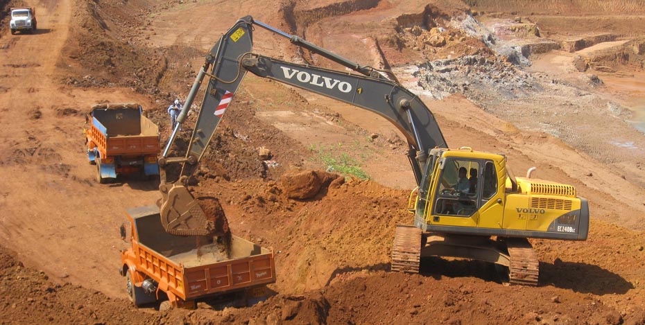 Earthmoving equipment at the iron ore mine