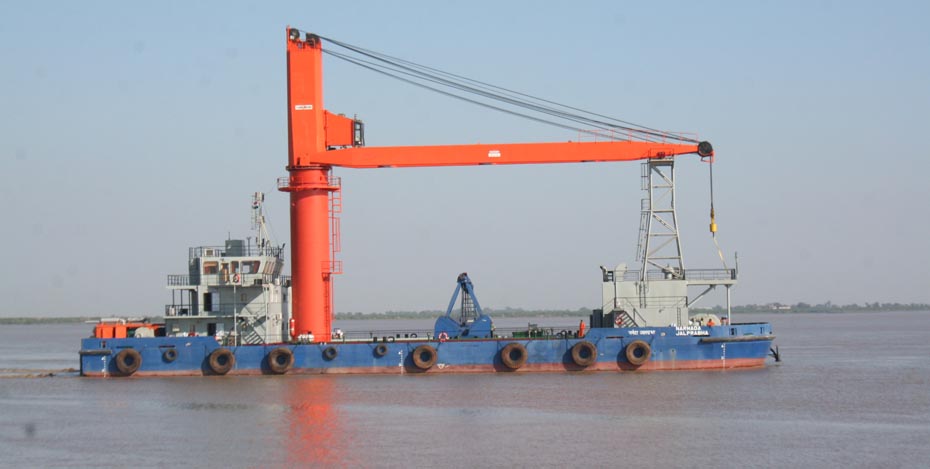 Crane barge material handling operation